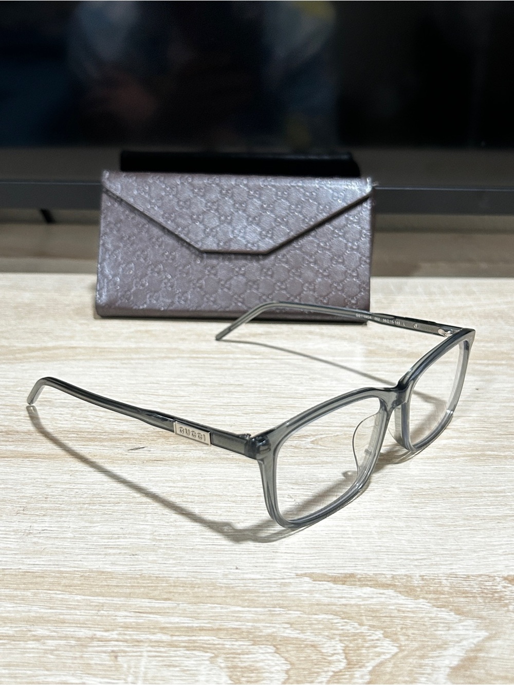Gucci gray uv glasses